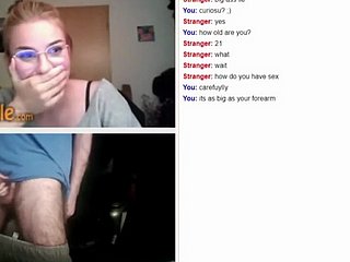 Fille consequent de voir the sniffles increased by grande gnaw sur Omegle