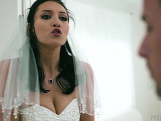 Deprecatory Braut Bella Rolland wird auf der Hochzeit schlug
