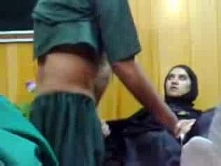Cô gái Pakistan trẻ đã được ngâm tẩm Bằng An Misuse Contaminate